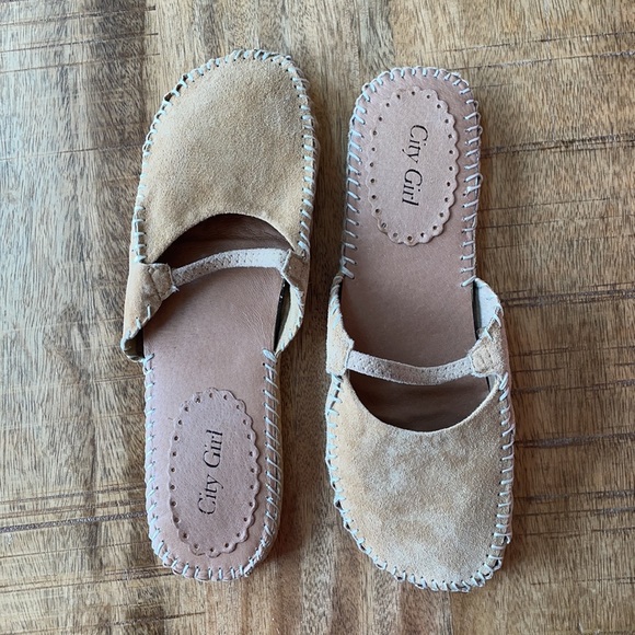 Moccasin style slip on size 8 - Picture 2 of 9